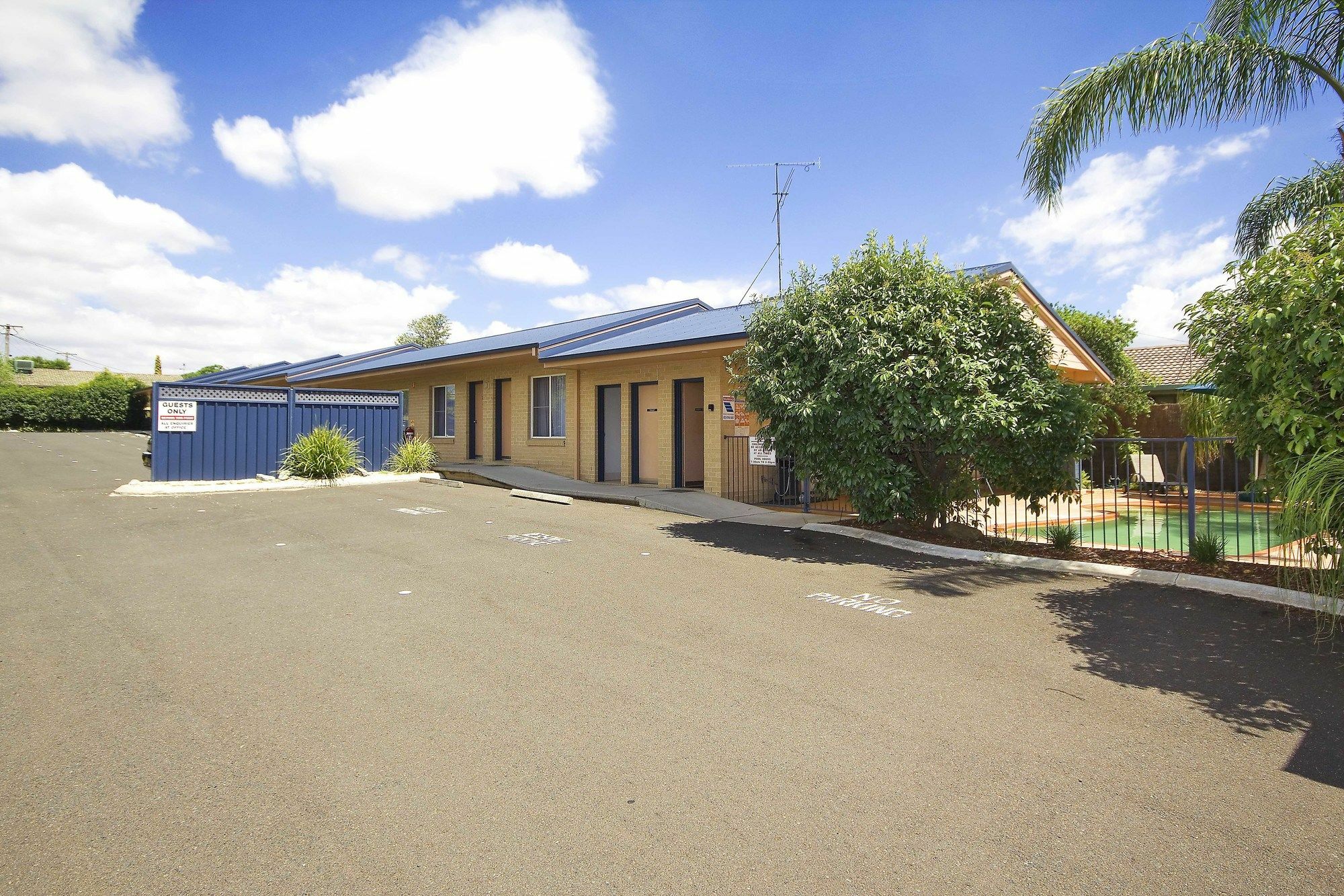 Edward Parry Motel And Apartments Tamworth Eksteriør billede